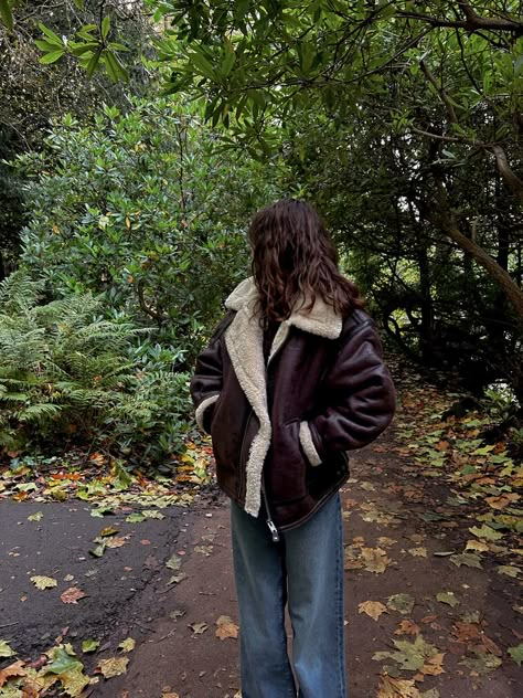 Winter Outfits Brown Jacket, Outfits With Aviator Jacket, Brown Aviator Jacket Outfit, Oversized Aviator Jacket Outfit, Brown Aviator Biker Jacket For Fall, Brown Aviator Jacket, Fall Aviator Leather Jacket With Pockets, Aviator Jacket, Aviator Jacket Outfit