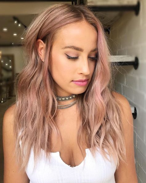 Brown Hair With Rose Gold Underneath, Rose Platinum Hair, Blonde And Rose Gold Hair, Rose Gold Money Piece Hair, Copper And Blonde Balayage Rose Gold, Rose Gold Toned Hair, Rose Gold Highlights Blonde, Rose Gold Toner, Rose Gold Hair Color Ideas