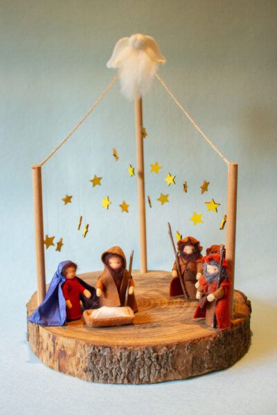 Waldorf Nativity, Diy Creche, Advent Waldorf, Christmas Waldorf, Waldorf Advent, Flower Activities For Kids, Nativity Diy, Waldorf Christmas, Advent Diy