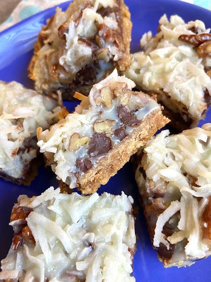 Hello Dolly Bars Without Coconut, Hello Dollies Recipe, Hello Dolly Squares, Hello Dollies Bars Recipe, Hello Dolly Bars Recipe, Hello Dolly Cookies, Dolly Bars, Hello Dolly Bars, 7 Layer Bars