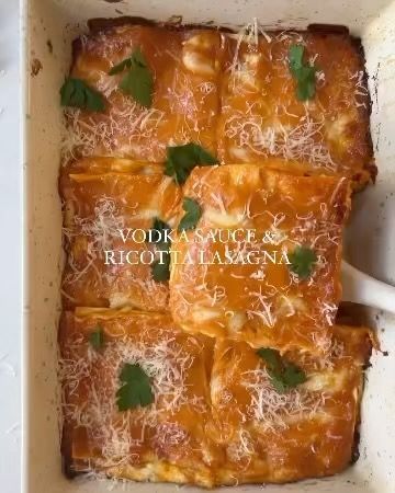 Foodie on Instagram: "Follow @fastfoodieworld Vodka sauce ricotta Lasagna 🎥 by @foodsofjane WHAT YOU NEED: 2 cups FOJ vodka sauce (linked in my bio) 1 box @BarillaUS Oven-Ready Lasagne (Cheese filling ingredients) 16 oz ricotta cheese 6 oz cream cheese 1/2 cup grated parmesan 1 cup shredded mozzarella 1 egg 1 tbsp grated garlic A pinch of salt and pepper A heavy handful of fresh Italian herbs, I used basil and parsley HOW TO MAKE: Preheat the oven to 400°F while you prep the vodka sauce and mix together the cheese filling ingredients. Grab a 9x13” baking pan. (The Barilla oven-ready sheets will fit perfectly into this size!) Time to layer. Start with the vodka sauce in the bottom of the pan. Add three sheets of lasagne on top of the sauce, add a layer of cheese filling and repeat Vodka Sauce And Ricotta Lasagna, Ricotta Lasagna, I Like Cheese, Italian Herbs, Vodka Sauce, Baking Pan, The Sauce, Shredded Mozzarella, Ricotta Cheese