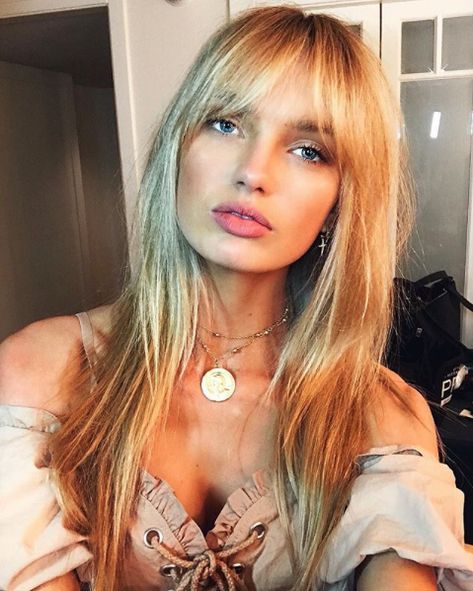 How to wear a fringe like a Victoria’s Secret Angel for 2018 | Vogue Paris Victoria Secret Hair, My New Haircut, Romee Strijd, Hair 2018, Hair Styles 2017, Fringe Hairstyles, Long Hair With Bangs, Jane Birkin, New Haircuts