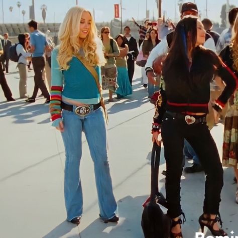 Iconic 2000s Movie Outfits, Bratz The Movie Outfits, 2000s Movies Outfits, Bratz Tv Show Outfits, Bratz Live Action Movie Outfits, Bratz Outfits Movie, Y2k Celebrity Fashion, Bratz Movie Outfits, Y2k Movie Outfits