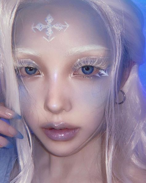 Avangard Makeup, Changeling Warlock, Image Aesthetic, Happy 1st Anniversary, Ouji Fashion, Cookierun Kingdom, Angel Makeup, Funky Makeup, Punk Makeup