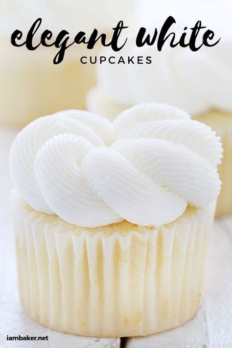 Easy Cupcake Recipe, Frost Cupcakes, Cupcake Christmas, Cupcake Illustration, Easy Cupcake Recipes, I Am Baker, Cupcake Decoration, White Cupcakes, Filled Muffins