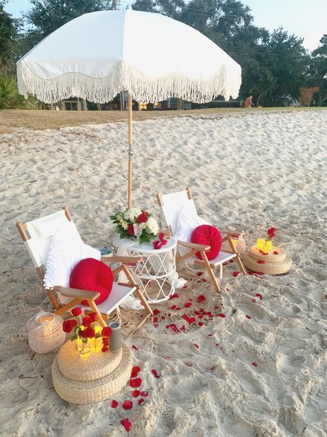 Romantic Outdoor Picnic Ideas, Fall Beach Picnic, Lemon Picnic, Beach Picnic Date, Anniversary Picnic, Picnic Business, Romantic Beach Picnic, Beach Picnic Party, Picnic Party Decorations