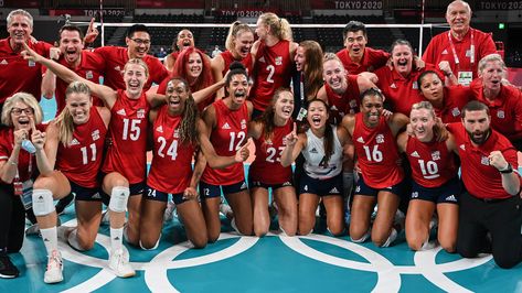 Team Usa Volleyball, Volleyball Goals, Usa Volleyball Team, Olympic Volleyball, Goal Aesthetic, Volleyball Team Pictures, Vollyball Outfits, Volleyball Outfit, Blocksburg Outfit Codes￼