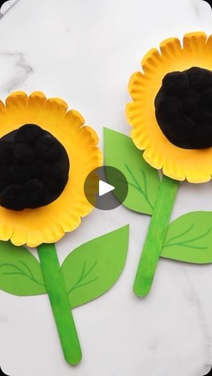 66 reactions · 26 shares | This Paper Plate Sunflower Craft is so cute for summer and fall. You only need a few simple supplies to recreate it at home! Kids get to cut, paint, and glue their adorable sunflowers together. You can even make a whole bouquet! Learn more here>> https://www.madetobeamomma.com/paper-plate-sunflower-craft/ | Katie Wyllie - Made to be a Momma | madetobeamomma · Original audio Sunflower Arts And Crafts, Sunflower Art For Kids, Paper Plate Sunflower Craft, Paper Plate Sunflower, Bumblebee Craft, Paper Plate Flowers, Made To Be A Momma, Sunflower Craft, Sunflower Crafts