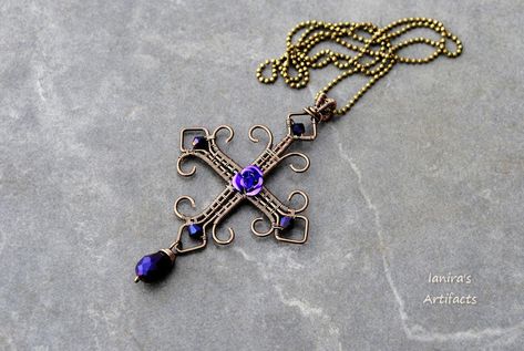 Wire Wrapped Cross, Wire Jewelry Making, Bijoux Fil Aluminium, Diy Wire Jewelry, Wire Work Jewelry, Wire Necklace, Jewellery Shop, Wire Pendant, Work Jewelry