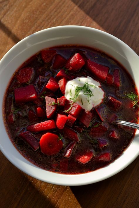 borscht soup in a white bowl Borscht Soup Recipe, Vegetarian Borscht, Beet Soup Recipes, Borscht Recipe, Borscht Soup, Beet Soup, Vegetarian Soup Recipes, Drying Dill, All Vegetables