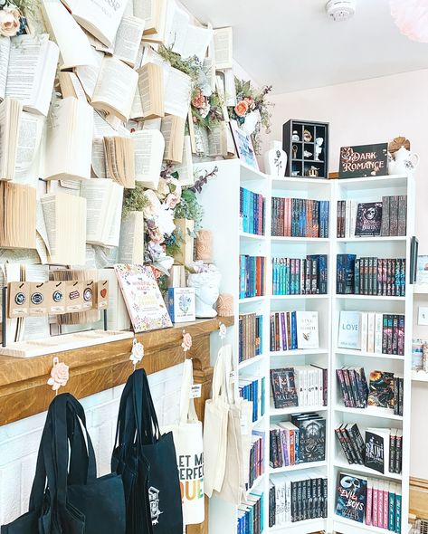 ☾⋆｡𖦹 𝙡𝙤𝙘𝙖𝙡 𝙗𝙤𝙤𝙠𝙨 𝙖𝙣𝙙 𝙗𝙧𝙚𝙬𝙨 ☾⋆ °✩ nothing beats the charm and coziness of a local bookstore. from the variety of indie options to the cute bookish merch, i could spend hours going through the shelves, especially at this bookstore! this place even has themed rooms for multiple genres — step into a romantic, bridgerton themed romance parlor, a cozy fantasy forest, or even the mystical land of narnia. of course i was able to pick a few new reads that have been on my tbr list and i was so happy... Romance Book Store, Whimsical Bookstore, Cozy Bookstore Aesthetic, Bookstore Decor, Romance Bookstore, Mobile Bookstore, Coffee Bookstore, Dream Bookstore, Cozy Bookstore