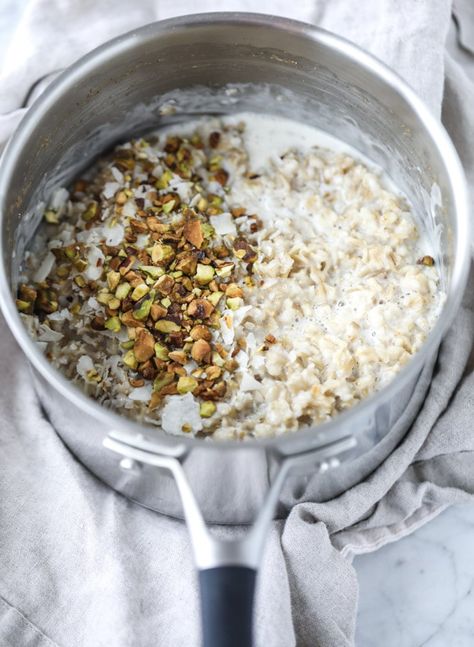 pistachio oatmeal with coconut I howsweeteats.com #oatmeal #pistachio #coconut #chocolate #breakfast Healthy Breakfast Recipes Sweet, Pistachio Oats, Coconut Oats, Coconut Rice Breakfast, Pistachio Granola, Collagen Oatmeal, Pistachio Breakfast, Summer Oatmeal, Easy Breakfast Ideas Savory