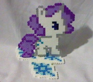 Petite Pony Rarity Perler by Perler-Pop Rarity Cutie Mark, Mlp Crafts, Littlest Pet Shop Perler Beads, Mlp Bead Patterns, Rarity Perler Beads, Twilight Sparkle Perler Beads, Crystal Rarity, Perler Creations, Cutie Mark