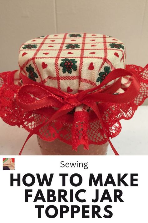 Learn to make a decorative fabric mason jar topper to decorate jam, jelly and other jar gifts.  This is a quick and easy sewing project and fabulous for using scrap fabric. Jam Jar Crafts, Jar Lid Cover, Square Jars, Wine Bottle Gift Bag, Toppers Diy, Quick And Easy Crafts, Fabric Christmas Trees, Christmas Cover, Wine Bottle Gift