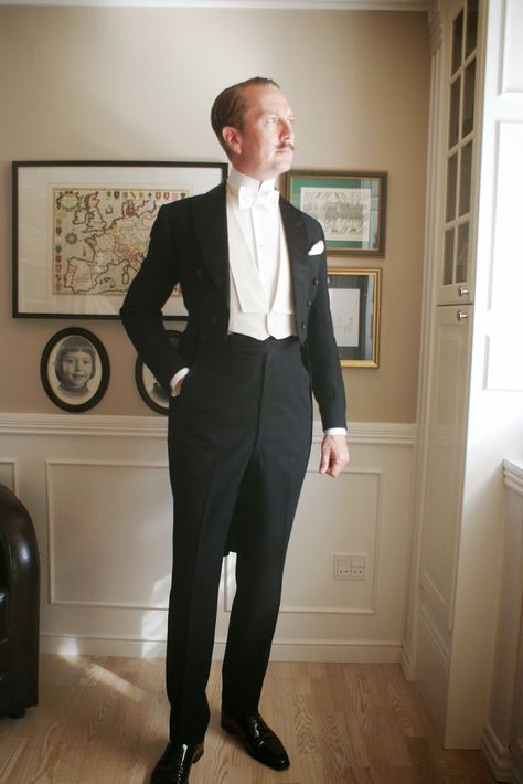 Vintage Tuxedo Men, White Tie Suit, White Tie Dress Code, White Tie Event, White Tie Dress, Mens Formalwear, White Ties, Elegant Wear, Below The Knee Dresses