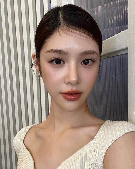 Simple Makeup Looks For Prom, Prom Orange, Makeup Looks For Prom, Bride Makeup Asian, Makeup Asia, Light Makeup Looks, Soft Makeup Looks, Simple Makeup Looks, Ethereal Makeup