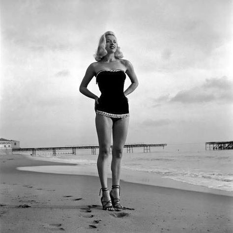 Diana Dors 50s Glamour, Old Hollywood Movie, Diana Dors, English Actresses, Swimming Costume, Blonde Bombshell, Vintage Pinup, Vintage Hollywood, Vintage Girls