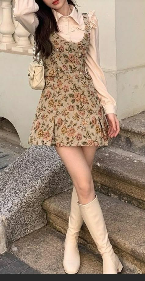 Floral Style Outfit, Aesthetic Clothes Feminine, Pastel Feminine Outfits, Whimsical Astethic Outfits, Light Feminine Outfits Casual, 90s Summer Aesthetic Outfits, Spring Academia Outfits, Bloomcore Outfits, Pisces Venus Style Outfits