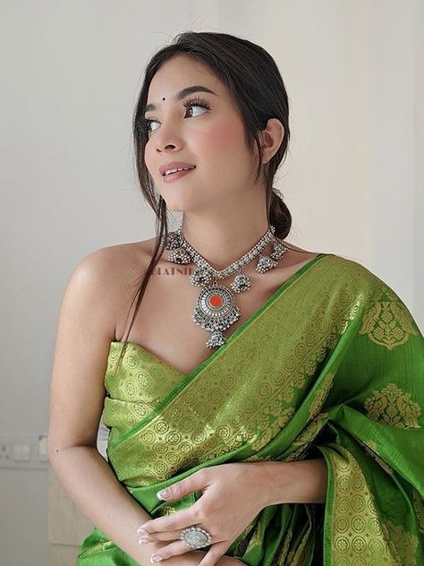 Saree With Oxidised Jewellery, Green Banarasi Saree, Choker Necklace Online, Indian Dresses For Women, Saree Wearing Styles, Letters Design, Bridal Hair Buns, Hippie Painting, Saree Designs Party Wear