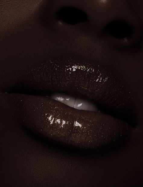 Make Up Lips, Vampire Lips, Dark Lipstick, Brown Lipstick, Cool Makeup Looks, Dark Paradise, Dark Lips, Aesthetic Women, Brown Aesthetic