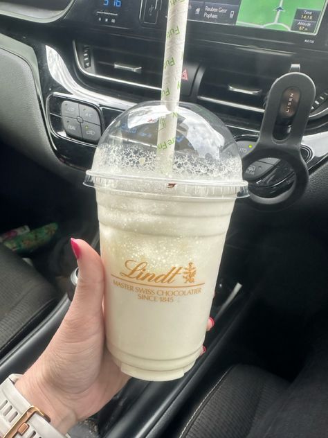 White Chocolate Vanilla Milkshake 🥛 Vanilla Milkshake, Shakes Drinks, Chocolate Milkshake, Vanilla Girl, White Chocolate, Vanilla, Food And Drink, Drinks, Quick Saves