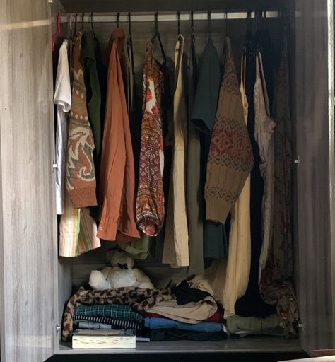 Earth Tone Closet, Earth Tones Clothing, Earth Tone Wardrobe, Earthy Tone Outfits, Earth Tone Clothes, Earth Tones Aesthetic, Vibe Mood, Fall Mood Board, Uni Room