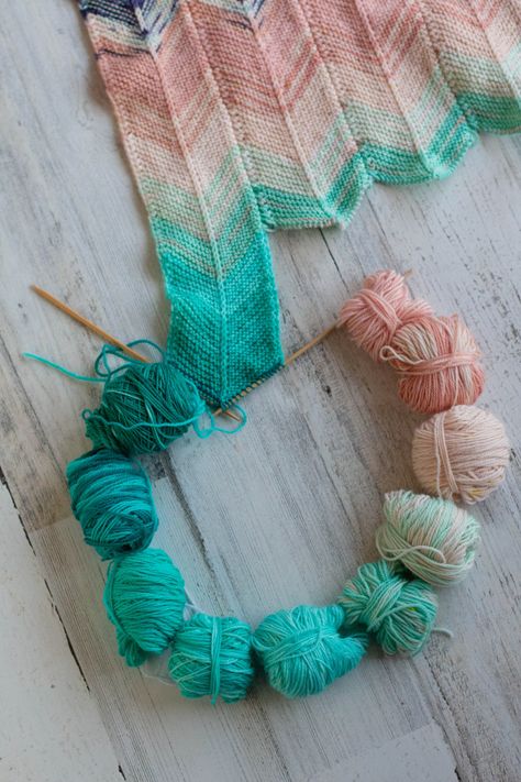 Mini Skein Projects, Gradient Yarns, Crochet Hair Accessories, Shawl Knitting Patterns, Mini Skein, Scarf Knitting Patterns, Diy Knitting, Fabric Projects, Knit Or Crochet