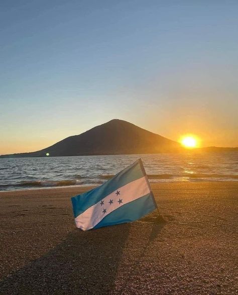 Honduras Flag Aesthetic, Honduras Aesthetic Wallpaper, Honduras Food, Honduras Flag, Latina Aesthetic, Honduras Travel, Hispanic Culture, Cute Summer Wallpapers, Vision Board Inspiration