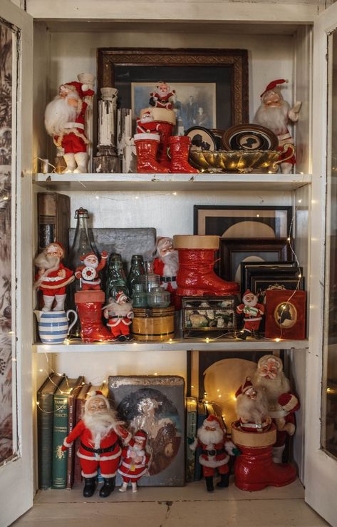 Decorating With Antiques For Christmas, Decorating With Santas, Vintage Santa Decor, Santa Collection Display Ideas, Christmas Vintage Booth, Vintage Santa Display, Christmas Hutch Decor, Vintage Santa Mugs Display, Santa Figurines Display