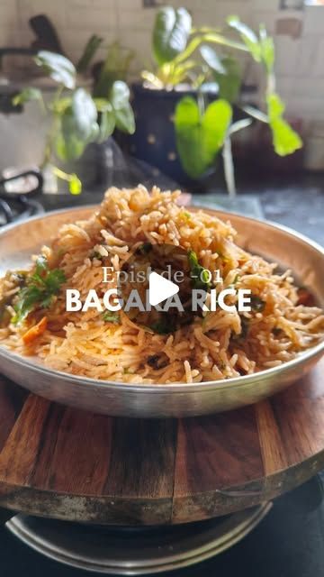 Deepthi Vaishnavy on Instagram: "EP-1 Telangana style Bagara Rice @kaaram.kathalu 🤌🏽💚  SAVE , SHARE & FOLLOW @kaaram.kathalu for more such easy recipes   💚Masala Paste for 1 glass of Basmati rice :  Shajeera- 1/2tsp  Star Anise-1 small Cinnamon stick -1 inch Pepper -1/2tsp Dhaniya seeds - 1tsp  Sesame seeds- 2tsp Jeera 1/2tsp Cloves - 3-4 Elaichi -2 pods Cashews - 20 Halves (some for roasting aswell) Ginger - 2 inch  Garlic - 1 whole  Tomatoes - 1 large  Coconut - 4 inch piece  💚Blend everything into a fine paste. Soak basmati rice for 20mins   Onions - 2 medium sliced Green chillies - 4-5 sliced Curryleaves  Mint leaves 1 cup Coriander leaves 1 cup Oil & Ghee for frying   Follow the Recipe and it's perfect for lunchbox recipes @kaaram.kathalu  #telanganabagararice  #hyderabadfoodie # Bagara Rice, Veg Sandwich, Lunchbox Recipes, Indian Veg Recipes, Food Rice, Healthy Homemade Recipes, Coriander Leaves, Lunch Box Recipes, Basmati Rice