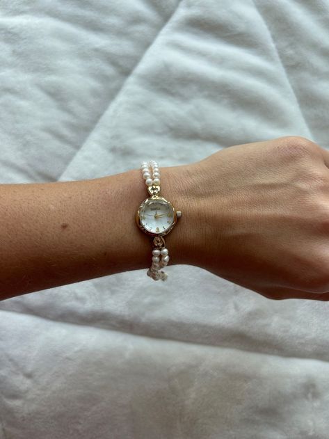 Vintage 24k Gold Pearl Womens Watch Small Fac Pretty Watches, Small Face, Present For Her, Wrist Jewelry, Watch For Women, Jewelry Accessories Ideas, Photo Proof, Dope Jewelry, Classy Jewelry