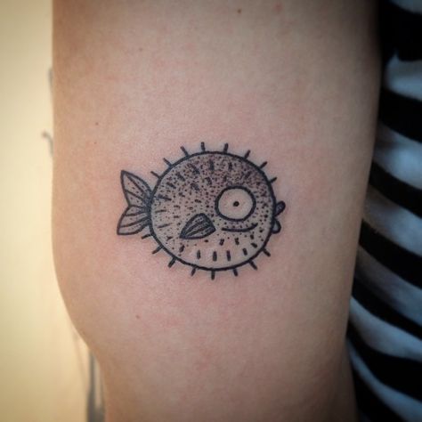 suflanda's photo on Instagram Blowfish Tattoo, Deep Sea Tattoo, Pufferfish Tattoo, Nike Tattoo, Autumn Tattoo, Makeup Tattoo, Muster Tattoos, Fish Tattoo, Traditional Tattoo Design