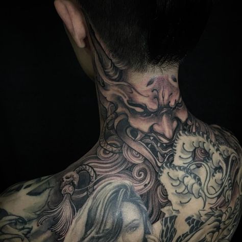 Yakuza Neck Tattoo, Back Of Neck Tattoo Men Japanese, Japanese Back Of Neck Tattoo, Neck Japanese Tattoo, Asian Neck Tattoo, Tattoo Back Neck, Japanese Neck Tattoo, Mascara Hannya, Back Of Neck Tattoo Men