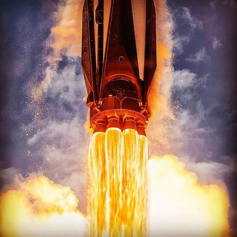 4front (@4fr0nt) • Amazing shot of Falcon 9's Merlon engines Spacex Rocket, Spacex Starship, Nasa History, Space Launch, Disney Orlando, Aerospace Engineering, Space Rocket, Space Center, Space Nasa