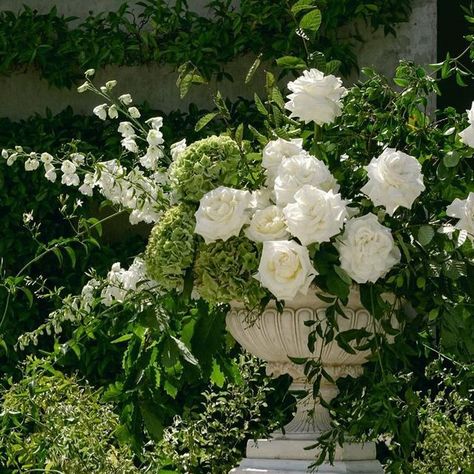 Draping Flowers Wedding, Heavy Greenery Wedding, Wedding Altar Flowers Arrangements, Simple White Wedding Florals, Nancy Meyers Wedding, Altar Florals, Wedding Landscaping, Wedding Texture, Whimsical Floral Wedding