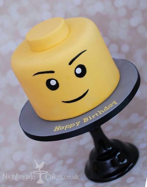 Lego Head Birthday Cake, Lego Cakes For Boys, Lego Cake Ideas, Lego Torte, Lego Head Cake, Lego Themed Cake, Cake Lego, Lego Birthday Cake, Lego Themed Party