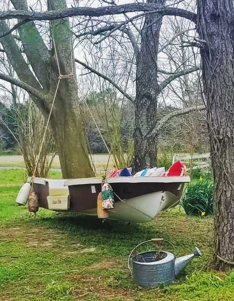 Repurposed Boats Ideas, Old Boats Ideas Yards, Boat Yard Decor, Old Boat Repurposed, Old Boat Gardens, Bar Made From Old Boat, Old Boat Playground, Boat Furniture, Boat Bar