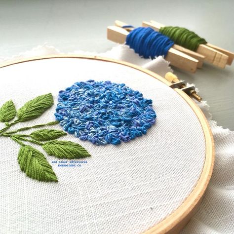 Diy Hand Embroidery, Hand Embroidery Patterns Free, Beginner Embroidery Kit, Dmc Embroidery, Stitch Guide, Floral Embroidery Patterns, Dmc Embroidery Floss, Hand Embroidery Kit, Embroidery Stitches Tutorial