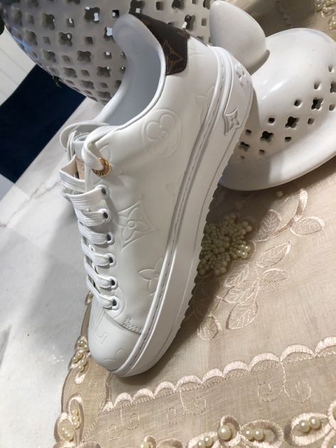 Louis Vuitton White Casual Sneakers. Low Top Leather Tennis Shoes For only $78 😍 Super comfortable and versatile Leather Tennis Shoes, Louis Vuitton Sneaker, Golden Goose Sneakers Outfit, White Casual Sneakers, Lv Sneakers, Pretty Sneakers, Louis Vuitton White, Tenis Vans, Colorful Sneakers