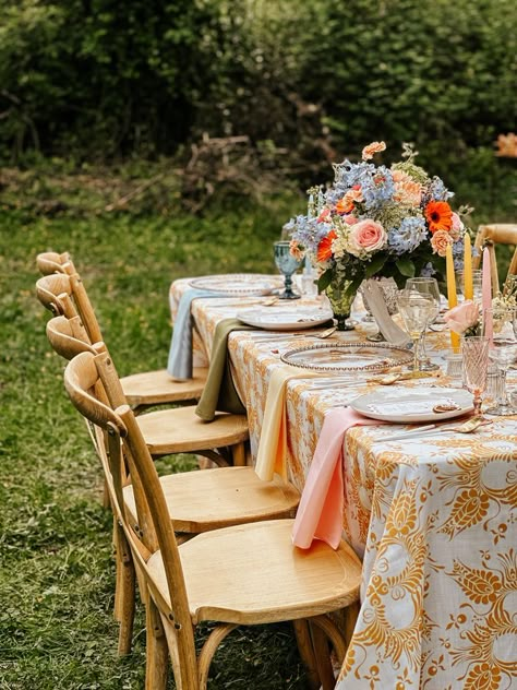 Rainbow tablescape Multi-color napkins BBJ la tavola wedding BBJ la tavola tablecloth Rainbow wedding Rainbow flowers Bright and bold wedding Patterned tablecloth Alternating Napkin Colors Wedding, Mix Match Napkins Wedding, Tablecloths For Wedding Reception, Colorful Wedding Napkins, Tablecloths Wedding, Colourful Napkins Wedding, Mismatched Napkins Wedding, Different Color Tablecloths Wedding, Patterned Napkins Wedding