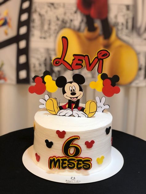 Bolo Do Mickey Mouse, Mickey Birthday Cakes, Mickey Mouse Party Decorations, Mickey Mouse Birthday Cake, Boys 1st Birthday Cake, Fiesta Mickey Mouse, Mickey Cakes, Mickey Mouse 1st Birthday, Christmas Holiday Cake