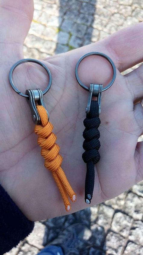 Diy Mens Keychain, Bicycle Crafts, Paracord Crafts, Paracord Projects Diy, Bike Jewelry, Paracord Accessories, Paracord Bracelet Patterns, Paracord Bracelet Tutorial, Paracord Bracelet Diy