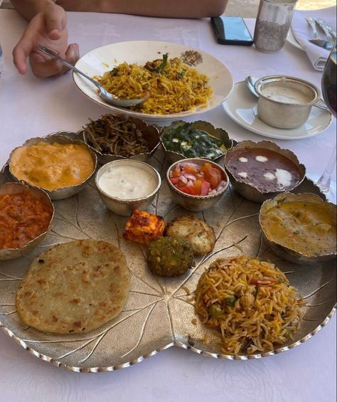 Desi Food, Light Academia, South Asia, Food Obsession, Indian Food, Pretty Food, Aesthetic Food, Indian Food Recipes, Desi