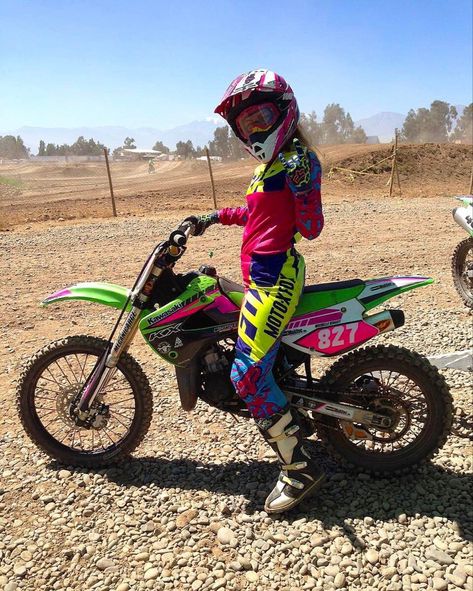 Dirtbike Pics, Motorcross Outfits, Motocross Outfits, Dirt Bike Riding Gear, Dirt Scooter, Motocross Girls, Dirt Bike Gear, Bike Outfits, Race Outfit