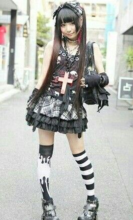 Vintage Japanese Fashion, Punk Japanese, Visual Kei Fashion, Harajuku Goth, Harajuku Fashion Street, Gyaru Fashion, Japanese Vintage, Alt Fashion, Goth Punk