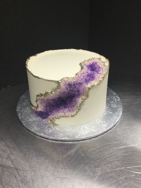 Black And Gold Geode Cake, Purple Geode Cake, Cristal Cake, Amethyst Cake, Crystal Cakes, 40th Birthday Cake For Women, Bunny Birthday Cake, Geode Cake, Crystal Cake