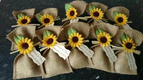 Garden Theme Wedding Favors, Sunflower Birthday Parties, Gift Bags Wedding, Rustic Sunflower Wedding, Sunflower Party, Sunflower Baby Showers, Sunflower Themed Wedding, Wedding Favors And Gifts, Sunflower Bridal Shower