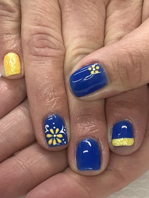 Summer Nails 2023 Blue And Yellow, Blue And Yellow Spring Nails, Navy Yellow Nails, Maize And Blue Nails, Nail Designs Yellow And Blue, Blue And Yellow Summer Nails, Blue And Yellow Nail Ideas, Navy And Yellow Nails, Yellow And Blue Nails Designs