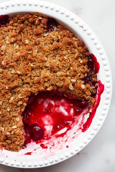 Cherry Crisp - The Sweet and Simple Kitchen Strawberry Crisp Recipe, Rhubarb Recipes Crisp, Cherry Crisp, Strawberry Crisp, Berry Crisp, Strawberry Rhubarb Crisp, Rhubarb Crisp, Berry Crumble, Diy Easy Recipes