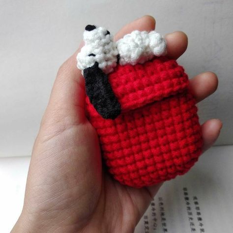 Crochet Case Pattern, Cute Airpods, Disney Crochet Patterns, Overview Design, Crochet Case, Fluffy Yarn, Needle Felting Tutorials, Airpods Pro Case, Felting Tutorials